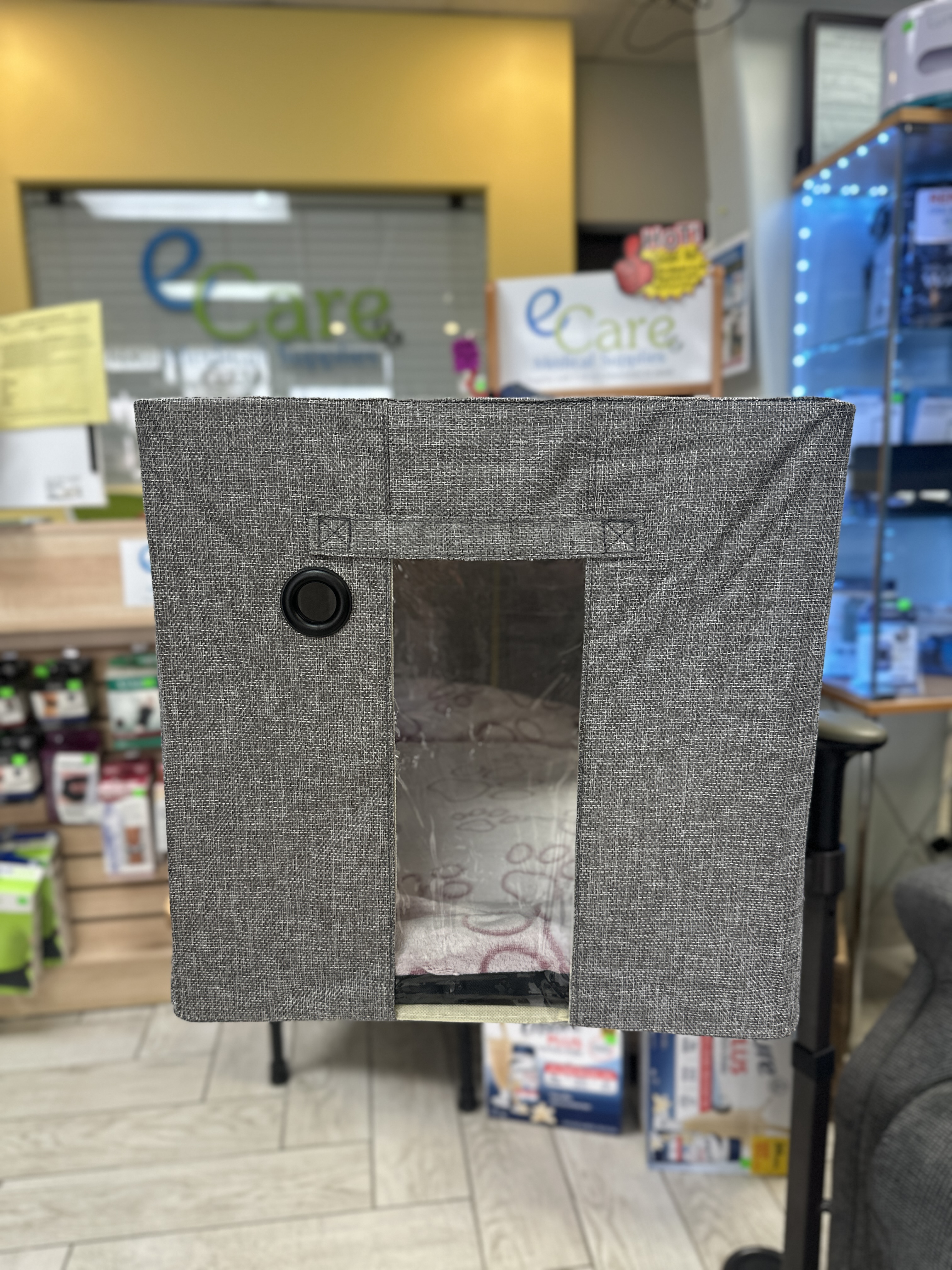 Pet Oxygen & Nebulizer Chamber - Ideal for Dogs and Cats